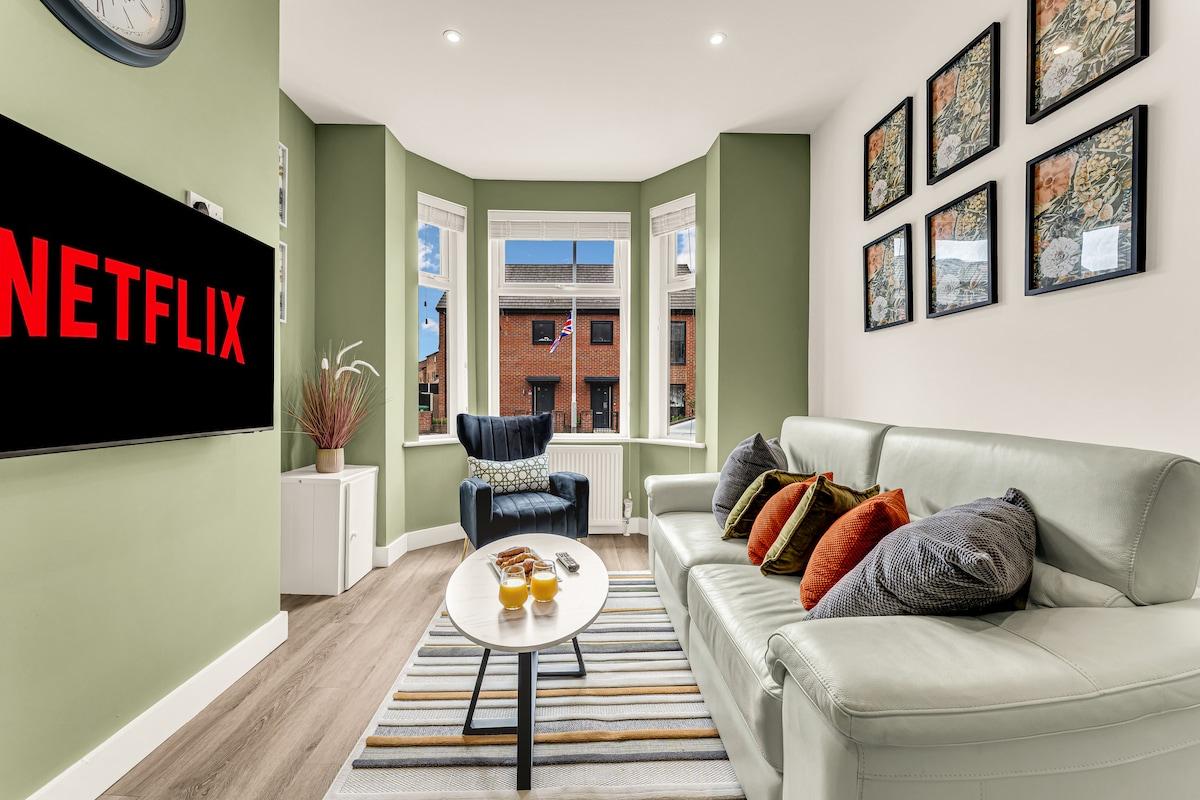 Chic 3-Bedroom House - Free Parking and WiFi